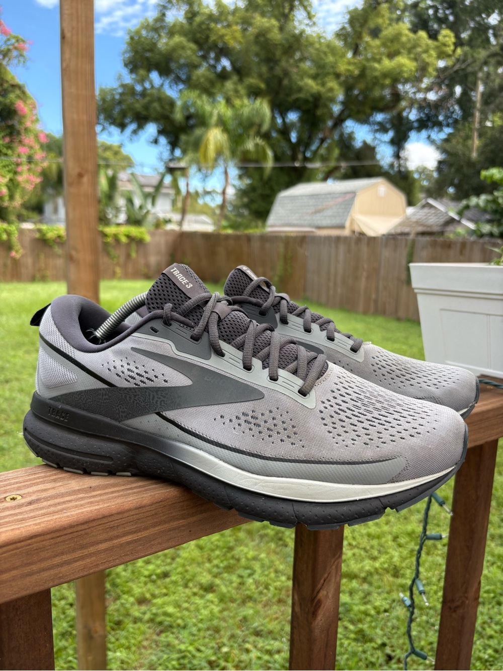 Brooks Trace 3 Grey Black Running Walking Shoes Mens Size 11 Wide 2E Lightweight
